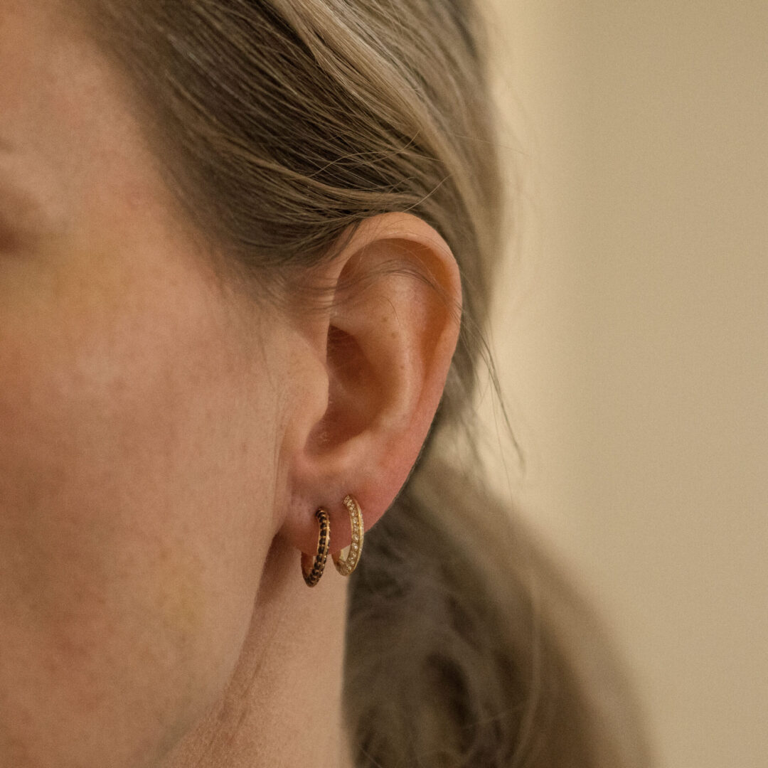 Alternative view of ’Icon’ Creoler med svarta diamanter, Roseguld 10 mm