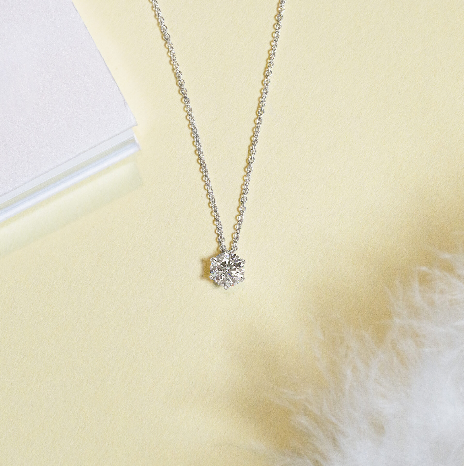 solitärhalsband med diamant