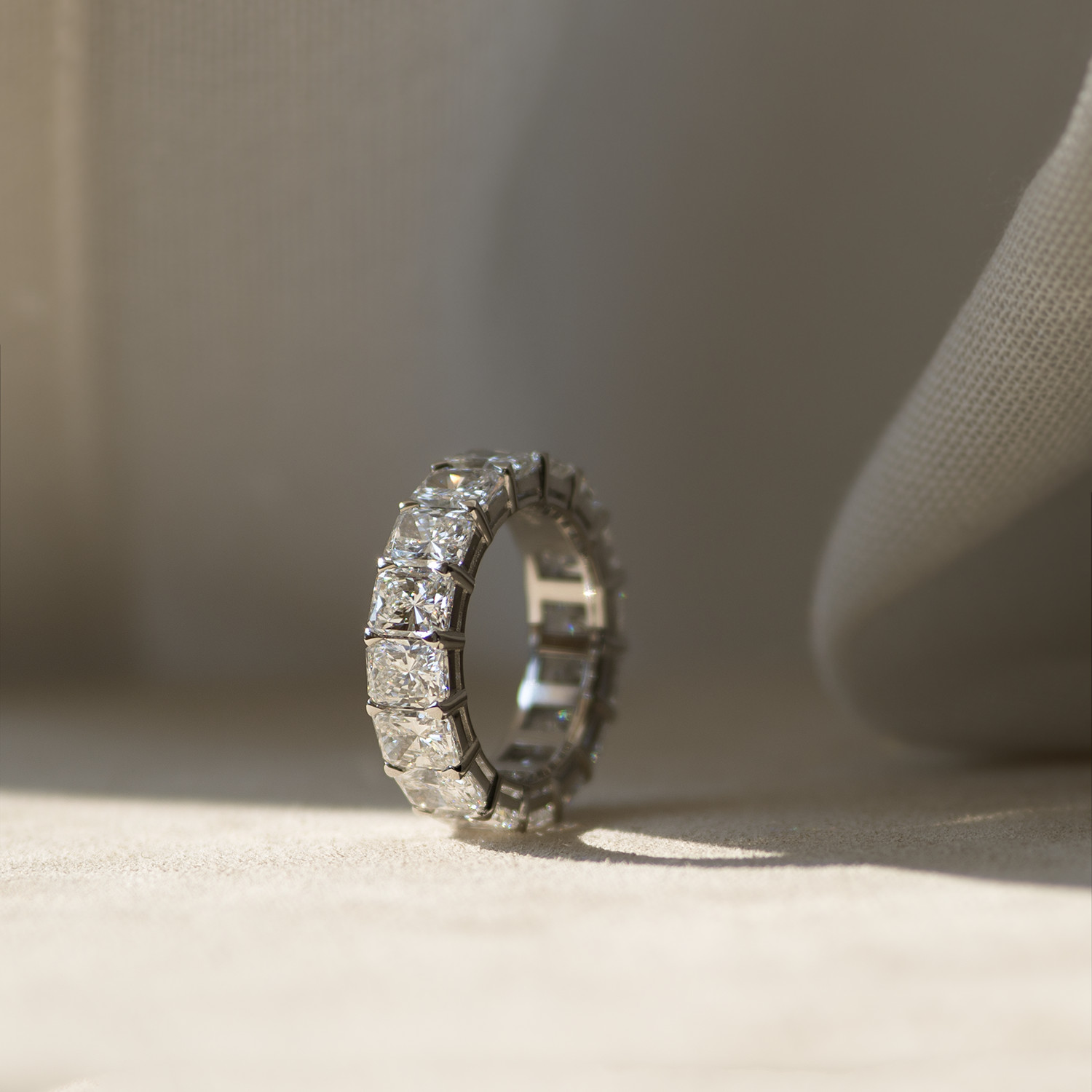 Radiant bespoke, custom made, alliansring,