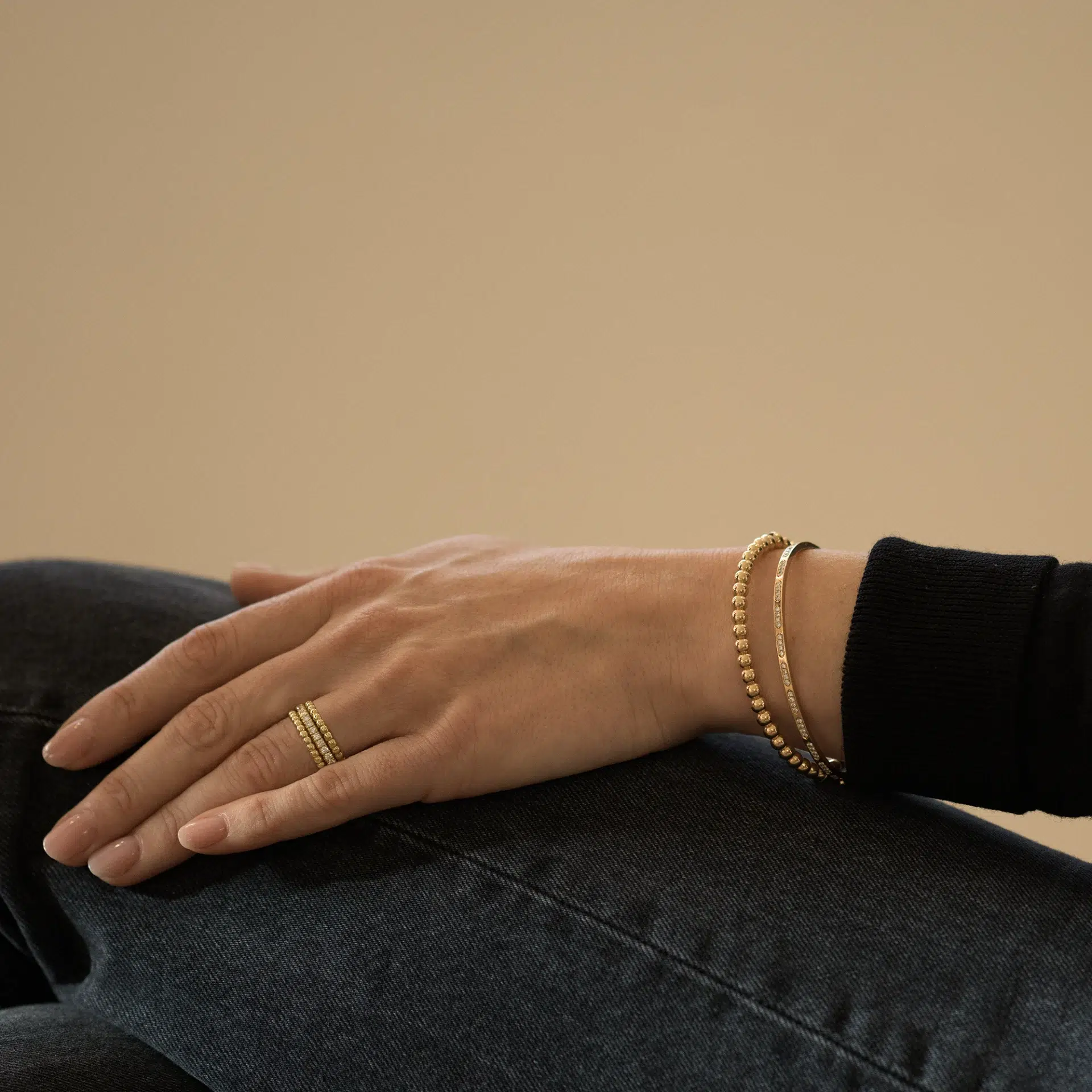 bead armband, armring i guld, guld bangle, gold bangle,