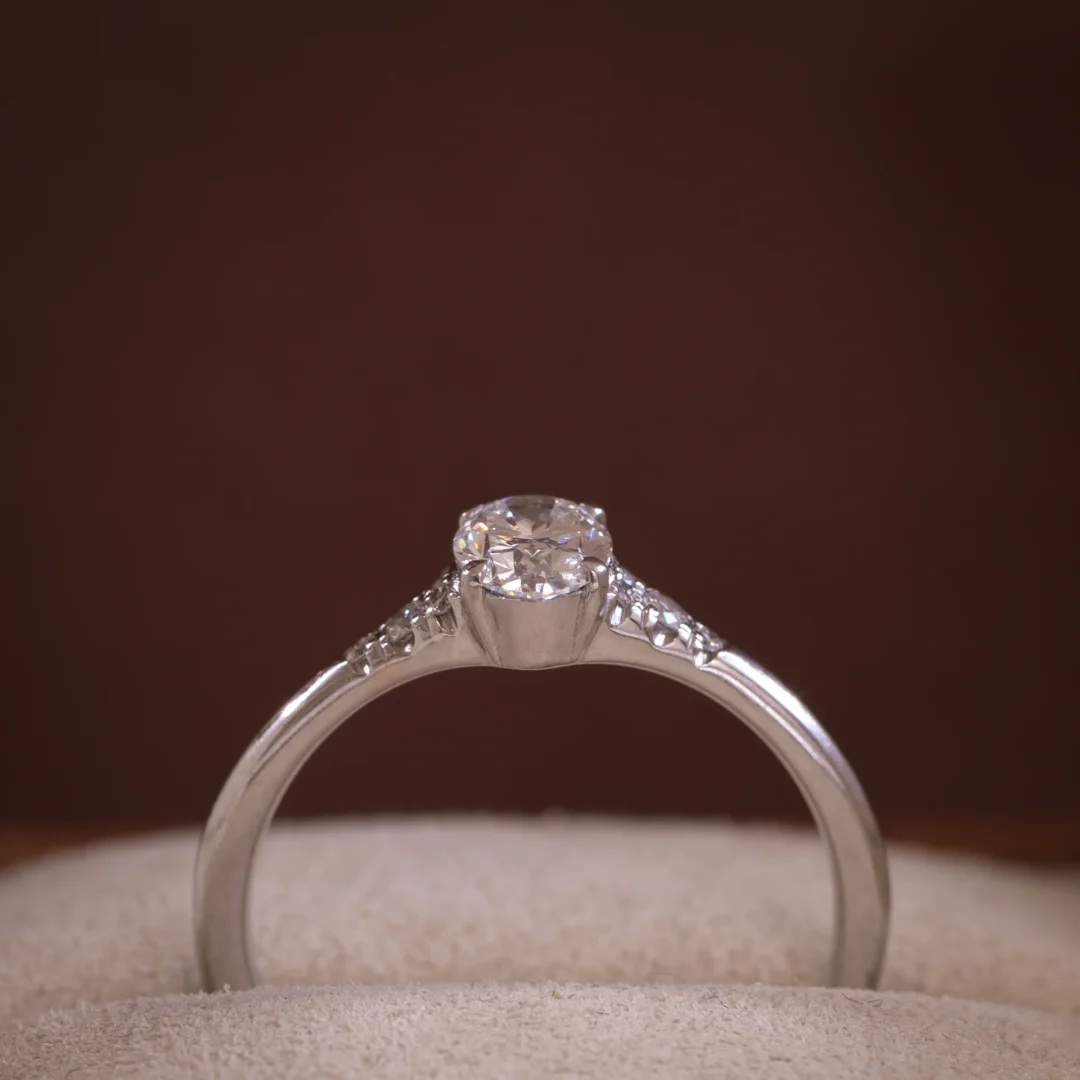 oval cut diamond ring, oval cut engagement ring, ovalslipad solitärring